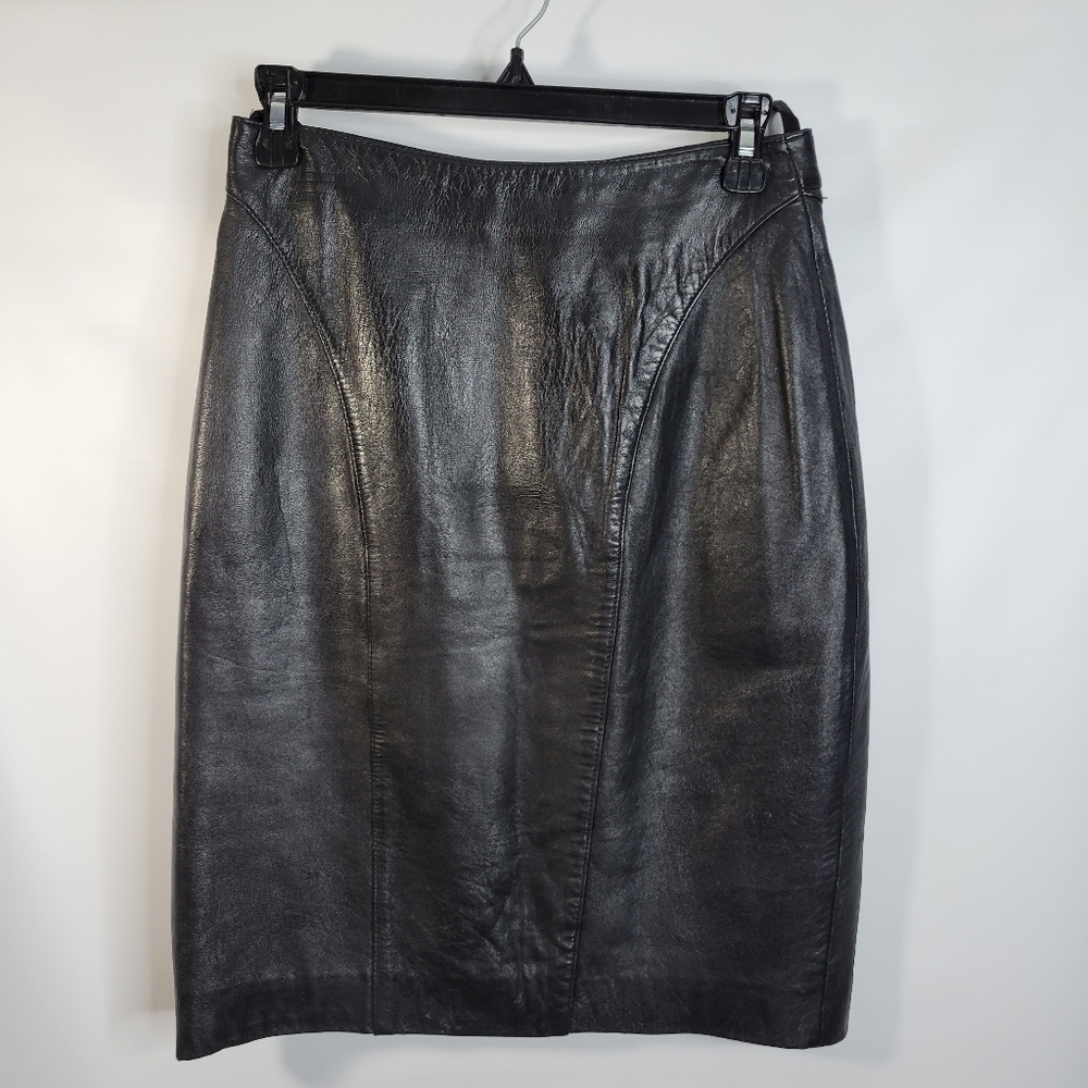 Womans Casual Corner Black Leather Mini skirt size Spot on the waist band